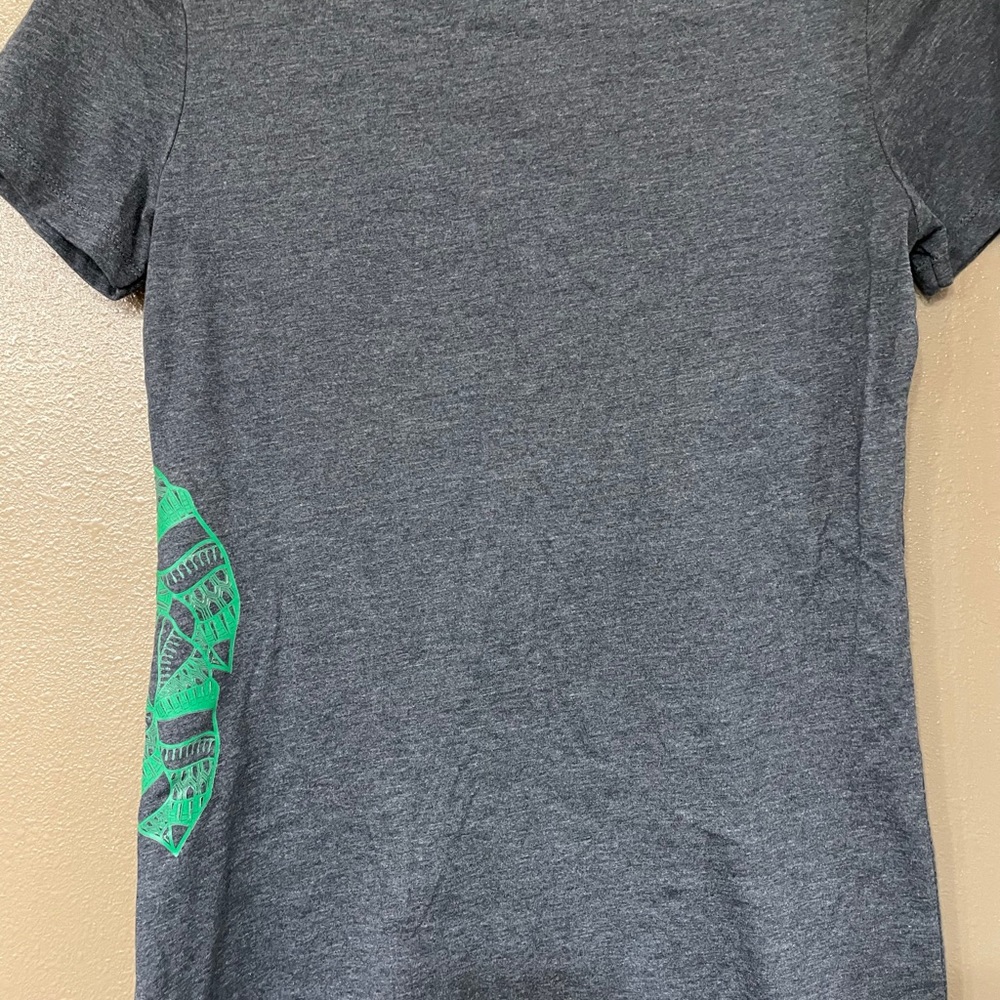 Women’s Native Approach V-Neck - Picture 4 of 6